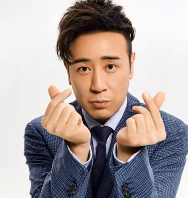 51歲於和偉逛超市被偶遇，病癒後精神奕奕狀態好，打扮時髦似小伙