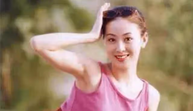 湯加麗：因「人體模特」和丈夫離婚，被父親冷戰，今46歲孤身一人