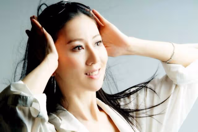 湯加麗：因「人體模特」和丈夫離婚，被父親冷戰，今46歲孤身一人