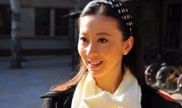 湯加麗：因「人體模特」和丈夫離婚，被父親冷戰，今46歲孤身一人