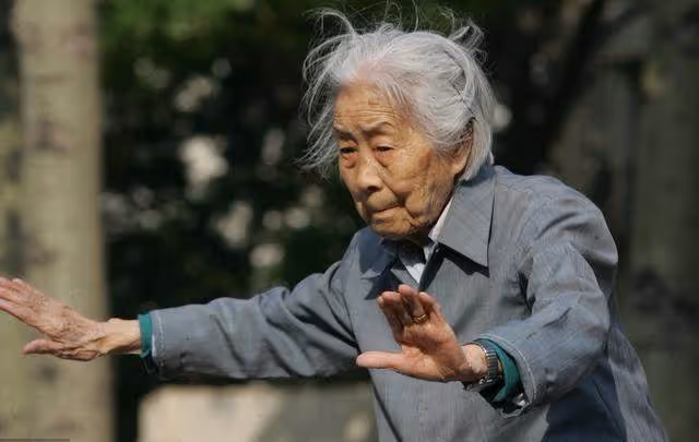 婆婆患重病 我給她支付了全部醫藥費 我媽竟說我傻了