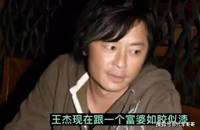 他曾是「四大天王」,經歷兩段失敗婚姻,如今61歲與梁洛施傳緋聞