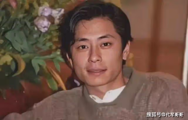 他曾是「四大天王」,經歷兩段失敗婚姻,如今61歲與梁洛施傳緋聞
