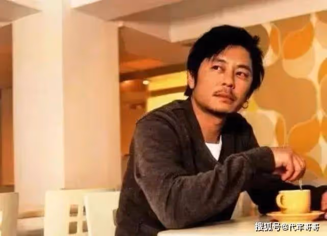 他曾是「四大天王」,經歷兩段失敗婚姻,如今61歲與梁洛施傳緋聞