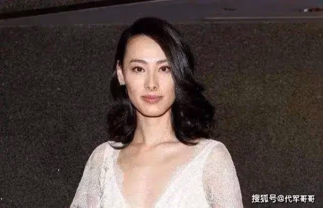 他曾是「四大天王」,經歷兩段失敗婚姻,如今61歲與梁洛施傳緋聞
