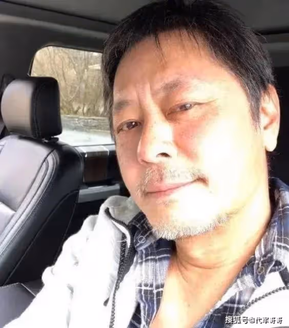 他曾是「四大天王」,經歷兩段失敗婚姻,如今61歲與梁洛施傳緋聞