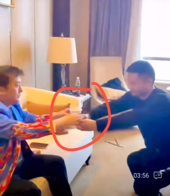 44歲楊臣剛變化大老太多,現場收4個徒弟,跪地磕響頭引熱議