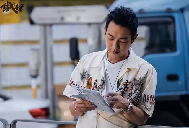 TVB小生過生日乾媽送豪車當禮物,車內星空頂價值20萬