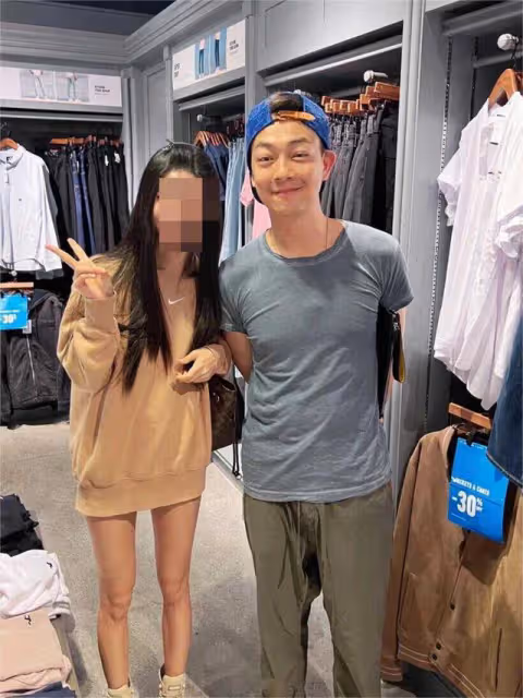 TVB小生過生日乾媽送豪車當禮物,車內星空頂價值20萬