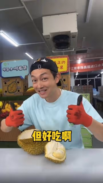 TVB小生過生日乾媽送豪車當禮物,車內星空頂價值20萬
