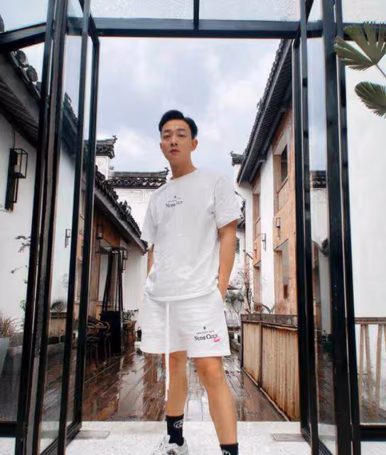 TVB小生過生日乾媽送豪車當禮物,車內星空頂價值20萬