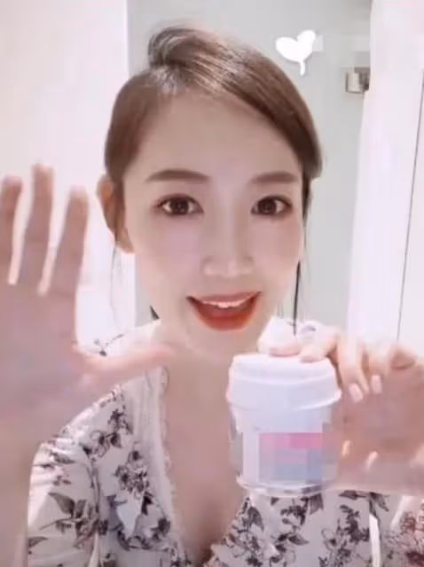 王寶強近況曝光!帶大長腿模特女友同游香港,8歲兒子身高引熱議