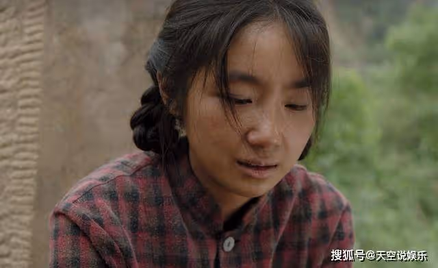 《人生之路》奔愛反成盲流的香香,暗示了巧珍結局,只有馬栓能救她