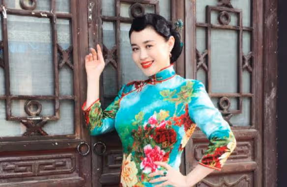 38歲關婷娜近照太美,戴31萬鑽石手鐲,與趙本山傳緋聞疑單身