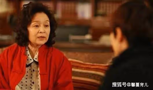 兒媳坐月子！婆婆「每天燉雞湯」貼心伺候　兒子嘴饞「嘗一口」怒了：立刻攆婆婆走