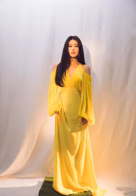 袁婭維身材就像P出來的，緊身裙勒出驚人腰臀比，歐美身材太火辣