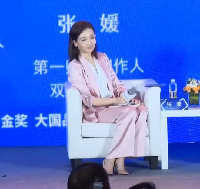 張蘭稱想85歲前穿上婚紗,對婚姻仍抱有期望,主持人在旁猛翻白眼