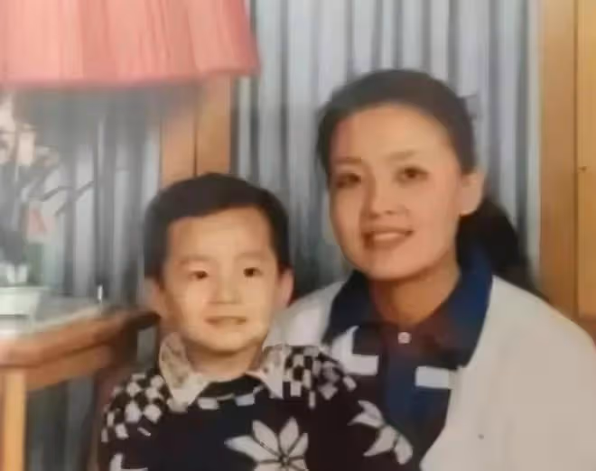 張蘭稱想85歲前穿上婚紗,對婚姻仍抱有期望,主持人在旁猛翻白眼
