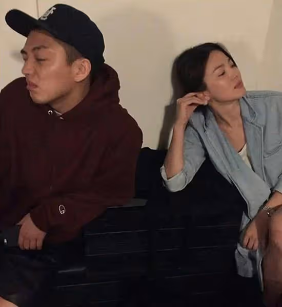 現實中也是文同珢！宋慧喬為了拯救劉亞仁不顧名聲！