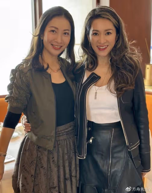 香港名媛參加飯局!伏明霞馮余慕莊現身,51歲黎姿拍照只能靠邊站