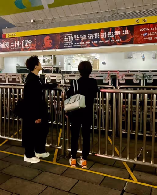 紀念張國榮變生意經?曝兩場音樂會互搶歌手,粉絲不滿陣容退票