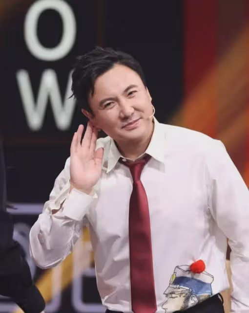 44歲沈騰疑病倒出國求醫!病情嚴重無法工作,脖子粗大引粉絲擔憂
