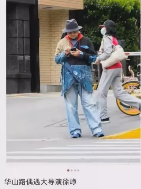 51歲徐崢胖到認不出!穿美國國旗服裝逛上海