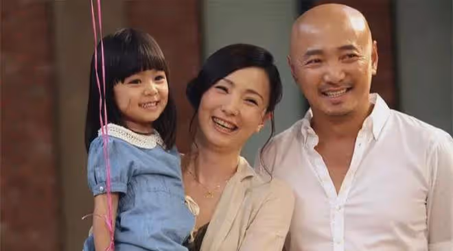 51歲徐崢胖到認不出!穿美國國旗服裝逛上海