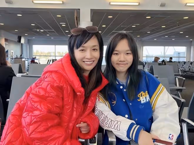 王芳罕曬15歲女兒,愛女被指裙子太短不像學生!她大方回應質疑