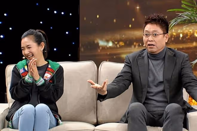 王芳罕曬15歲女兒,愛女被指裙子太短不像學生!她大方回應質疑