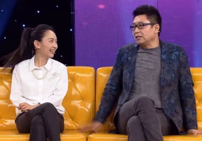王芳罕曬15歲女兒,愛女被指裙子太短不像學生!她大方回應質疑