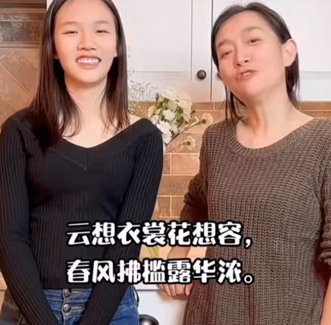 王芳罕曬15歲女兒,愛女被指裙子太短不像學生!她大方回應質疑