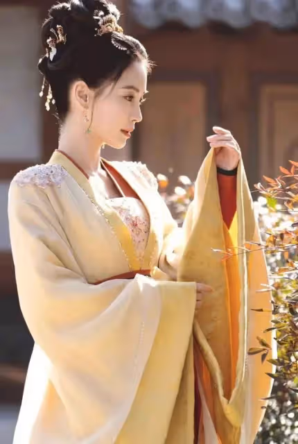 楊穎攜大女主古裝劇來襲！新造型一眼萬年，這次終於掰回一局