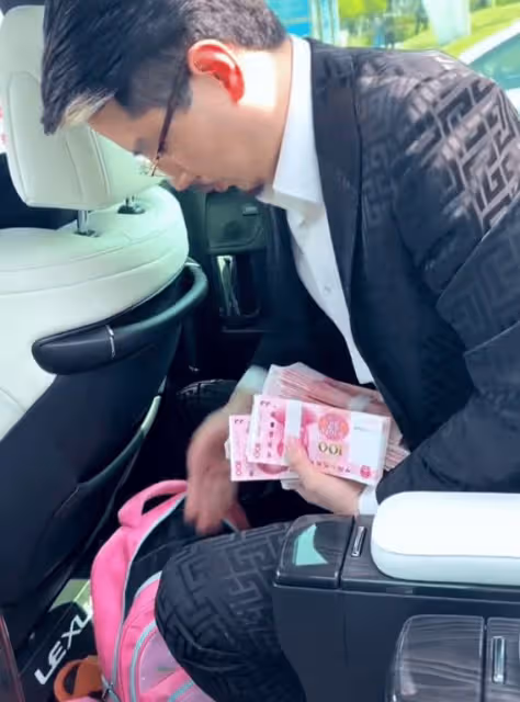 網紅「國岳夫婦」出手了,連夜為孫國友捐物資,挖機澆水車安排上