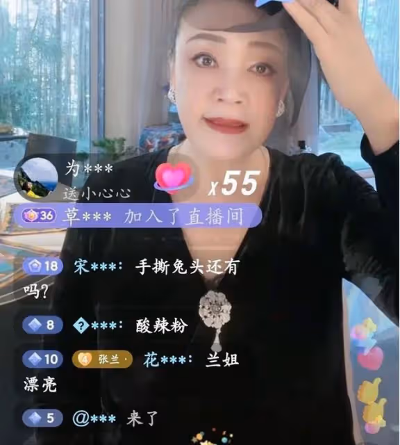 天降大瓜,海邊激吻,隱婚卻自爆單身,拖欠工資,內娛水真深!