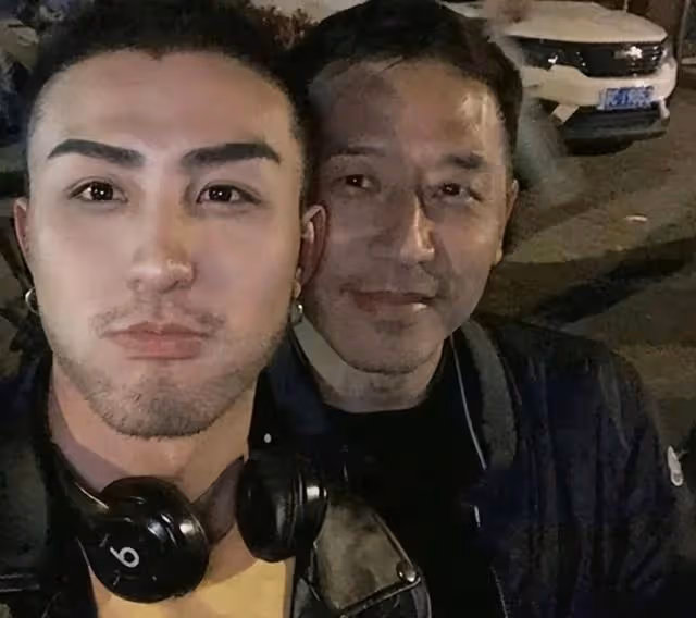 唐鶴德生活現狀:和小鮮肉「緋聞不斷」,近照蒼老難認出