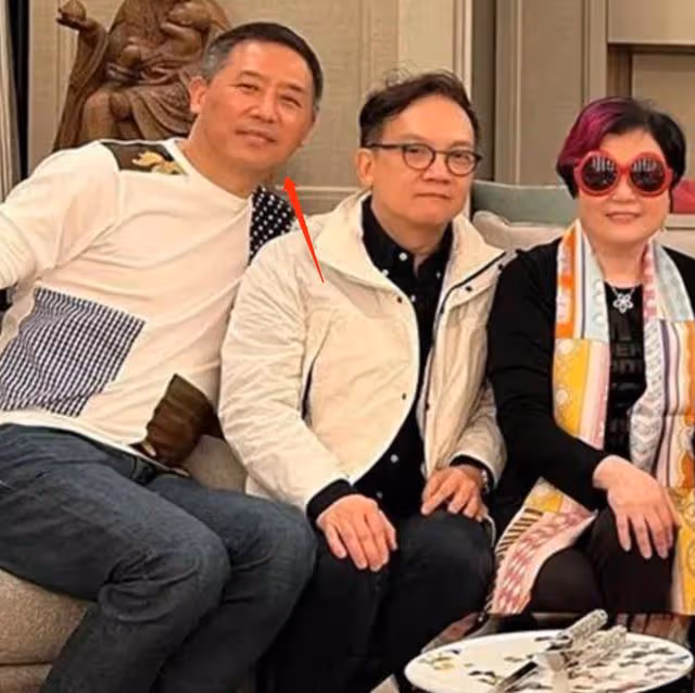 唐鶴德生活現狀:和小鮮肉「緋聞不斷」,近照蒼老難認出