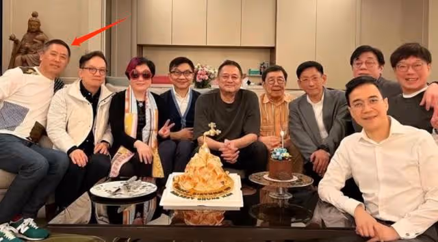 唐鶴德生活現狀:和小鮮肉「緋聞不斷」,近照蒼老難認出