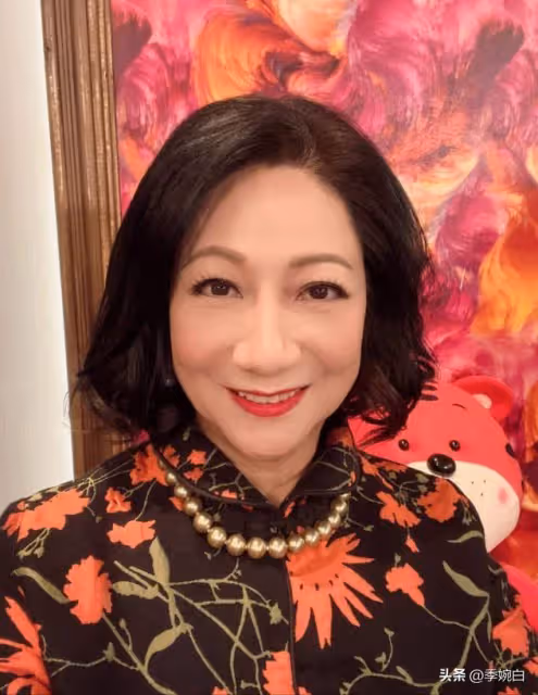 TVB知名老戲骨,穿黑絲化濃妝跳艷舞,神情嫵媚遭指責:口味真重