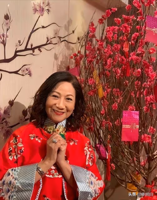 TVB知名老戲骨,穿黑絲化濃妝跳艷舞,神情嫵媚遭指責:口味真重