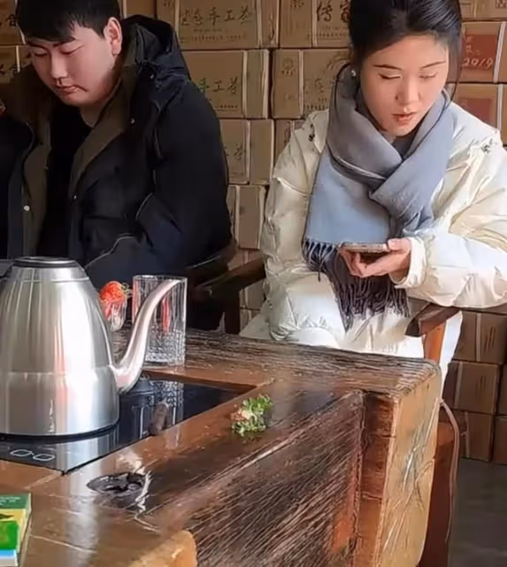 網紅大衣哥終於憋不住警告兒媳婦陳萌,一年內必須要讓我抱上孫子