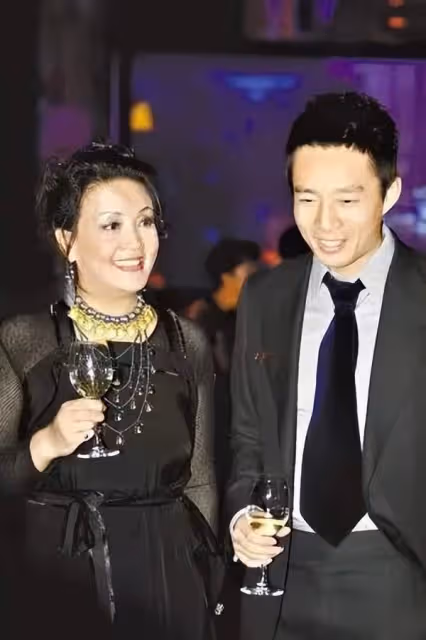 張蘭感情空白，渴望85歲之前披上婚紗，曾相親但拒絕老牛吃嫩草
