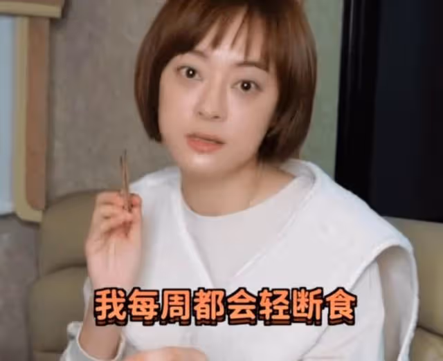 孫儷拍新戲造型遭吐槽,厚塗髮際線粉發量稀疏,穿千元外套似路人