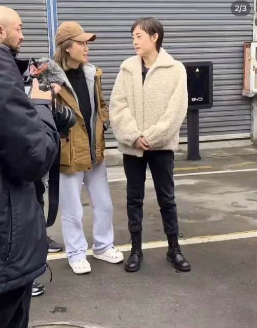 孫儷拍新戲造型遭吐槽,厚塗髮際線粉發量稀疏,穿千元外套似路人