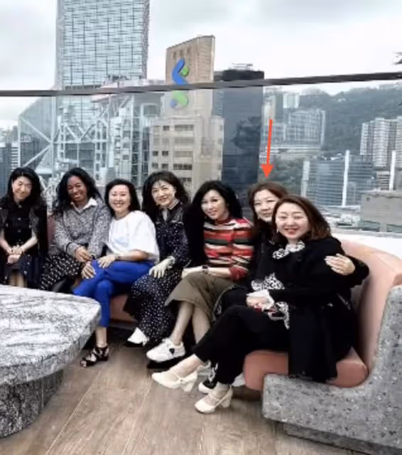巨頭企業總裁夫人宴請闊太!黎姿坐角落,伏明霞婚變風波後首露面