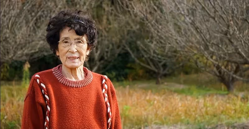 70歲老人被丈夫寵成寶，丈夫去世後，2個兒子卻都躲著她：太壓抑