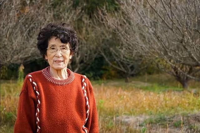 70歲老人被丈夫寵成寶,丈夫去世後,2個兒子卻都躲著她:太壓抑