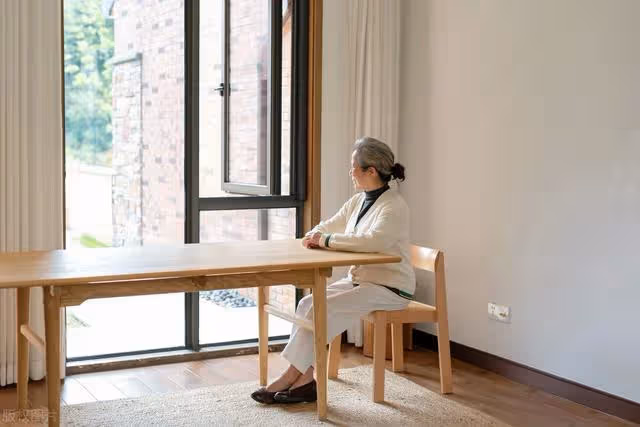 兒子買房我準備給60萬，購房當天聽到兒媳的謀劃，我決定留錢養老