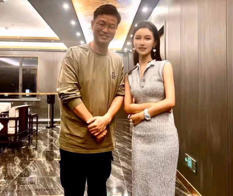 這5位男星一個比一個丑,老婆卻一個比一個漂亮,他們憑什麼?