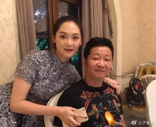 這5位男星一個比一個丑,老婆卻一個比一個漂亮,他們憑什麼?